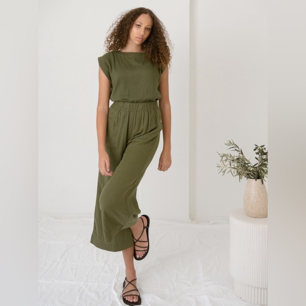 NWT Laude the Label Everyday Top in Olive